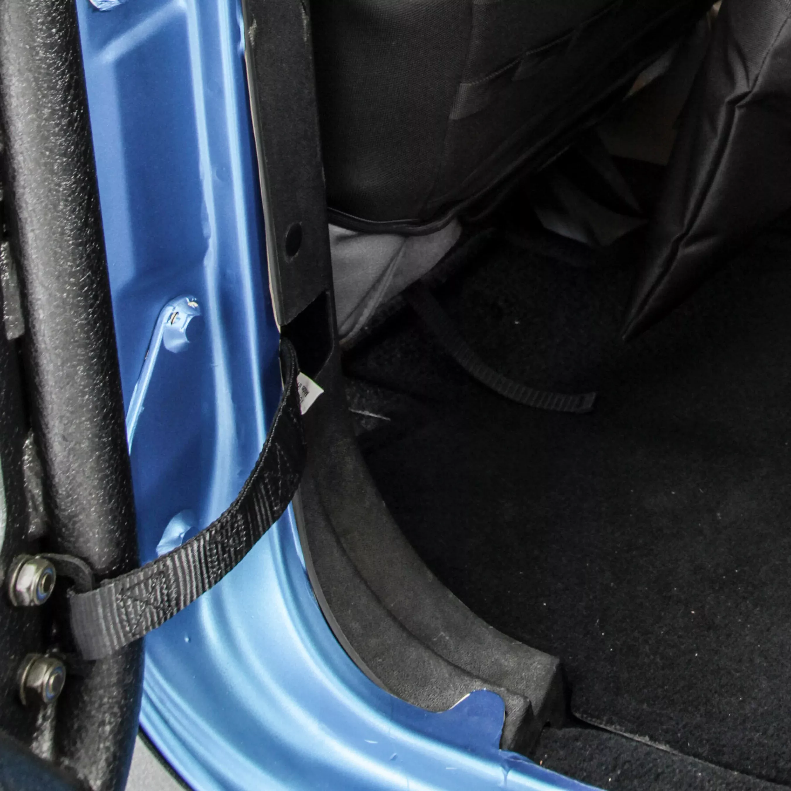 ADJUSTABLE DOOR STRAP