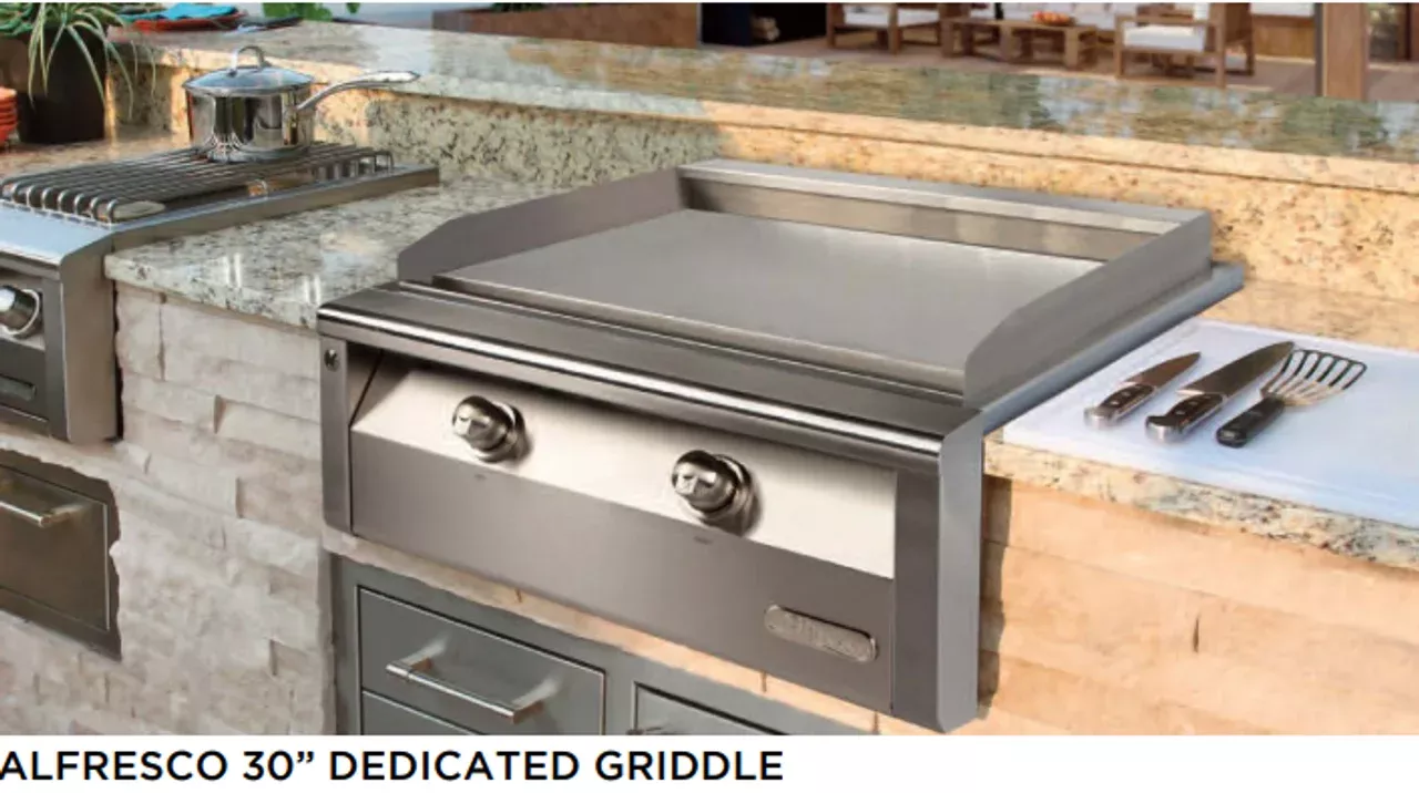 Alfresco 30-Inch Dual-Zone Thermostatically Controlled Gas Griddle