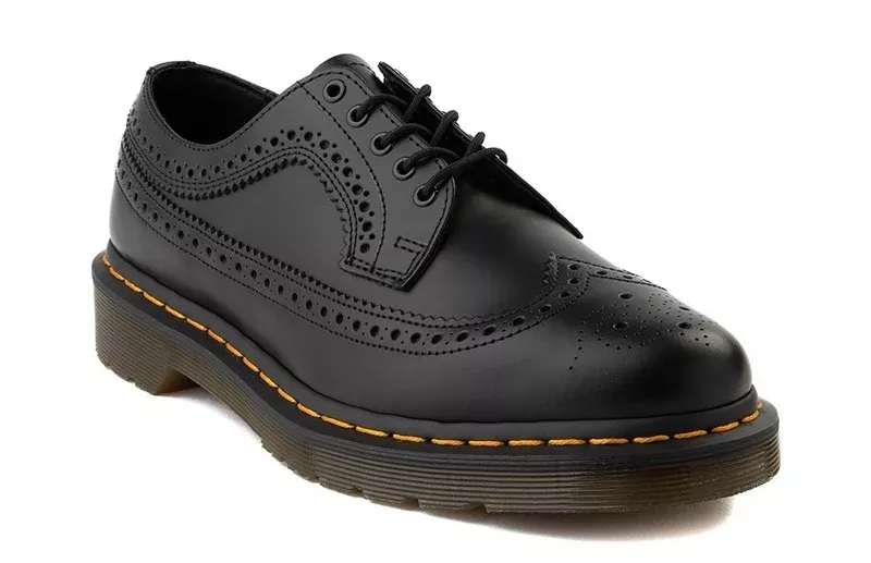 Dr Martens 3989 Brogue Black Wing Tip 22210001