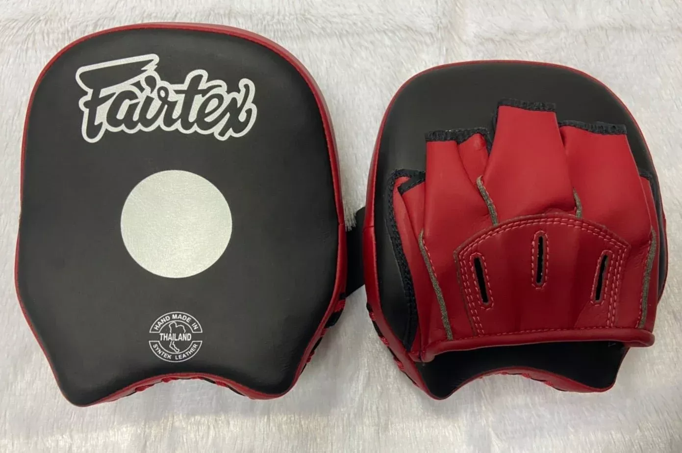 Fairtex FMV14 BLACK/RED Focus Mitts